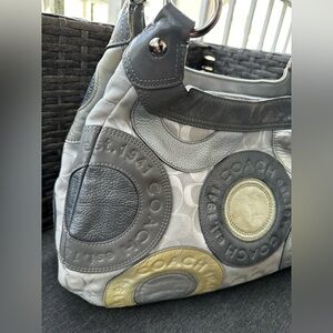 Coach Madison Maggie Circle Appliqué Hobo Bag